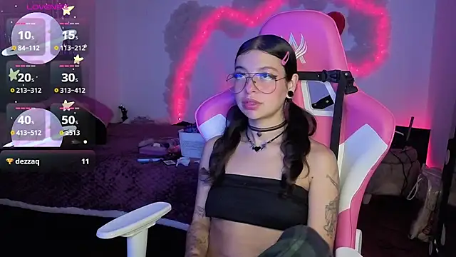 larah uwu online show from 02-13-26, 07:36