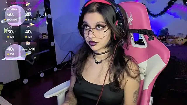 larah uwu online show from 12-16-25, 07:29