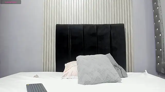 Sex samantha online show from 04-14-26, 03:33