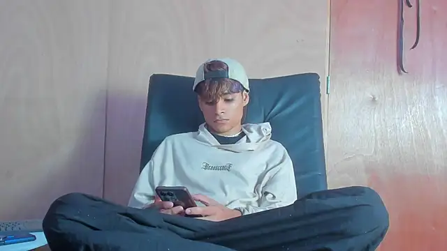 spicy adonhis online show from 10-17-25, 12:29