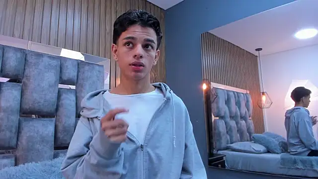 Snapshot of owen__johnson chatting on 12-18-25, 11:47 owen johnson online show from 12-18-25, 11:47