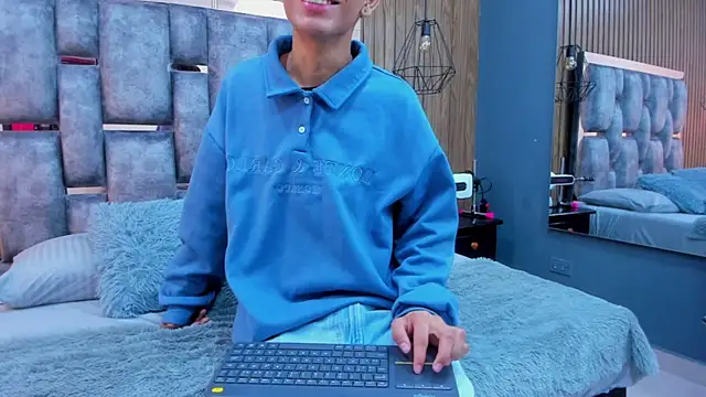 Snapshot of owen__johnson chatting on 11-30-25, 11:55 owen johnson online show from 11-30-25, 11:55