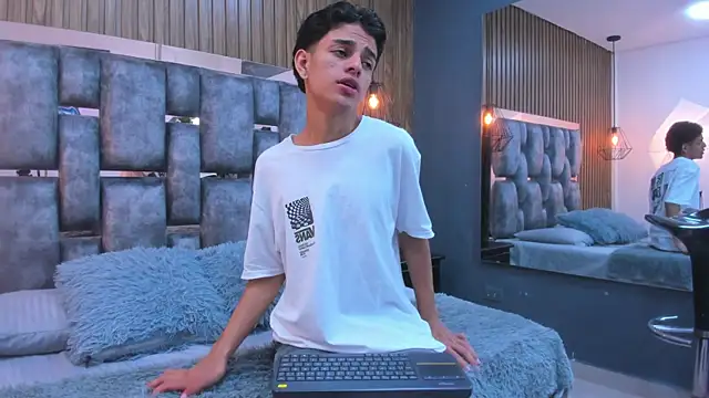 Snapshot of owen__johnson chatting on 01-09-26, 12:12 owen johnson online show from 01-09-26, 12:12