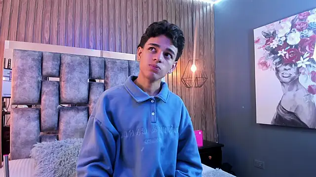 Snapshot of owen__johnson chatting on 11-06-25, 12:53 owen johnson online show from 11-06-25, 12:53