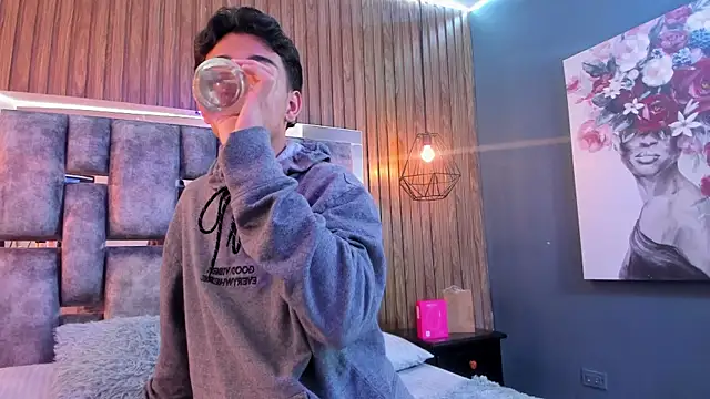 Snapshot of owen__johnson chatting on 11-10-25, 12:10 owen johnson online show from 11-10-25, 12:10