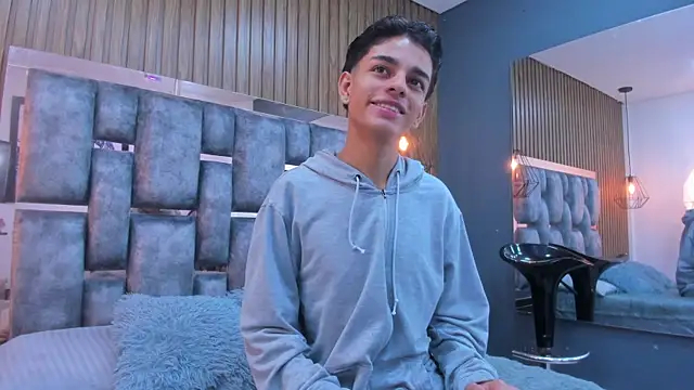 Snapshot of owen__johnson chatting on 01-12-26, 11:39 owen johnson online show from 01-12-26, 11:39