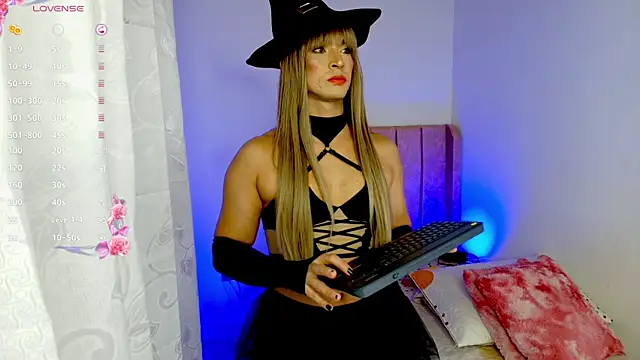 Snapshot of MaddySmithX chatting on 10-15-25, 03:16 MaddySmithX online show from 10-15-25, 03:16