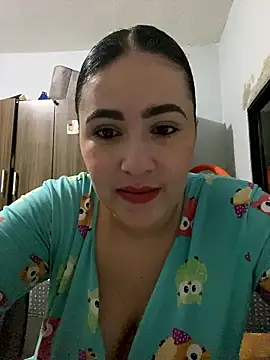 Snapshot of IvettSt_ chatting on 01-06-26, 04:27 IvettSt online show from 01-06-26, 04:27