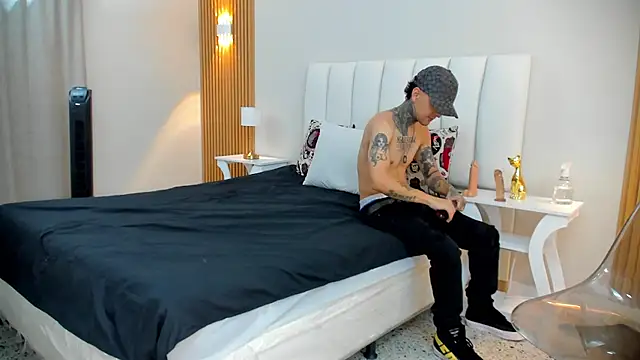 lilyth adam online show from 11-03-25, 08:01