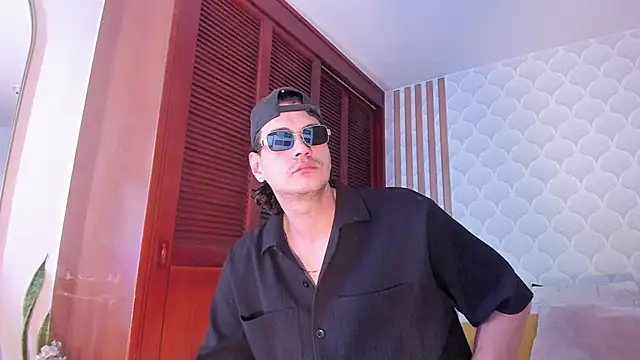 Snapshot of Cristian_blaze chatting on 02-15-26, 09:19 Cristian blaze online show from 02-15-26, 09:19