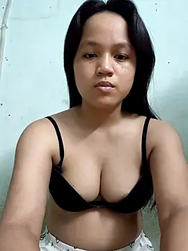 Snapshot of BabySweet-18 chatting on 06-18-26, 02:43 BabySweet-18 online show from 06-18-26, 02:43