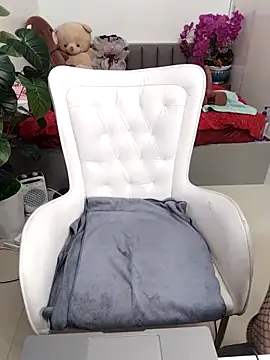 Jess-Thuy online show from 12-16-25, 02:43