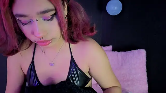 zoelight18 online show from 09-21-25, 05:23