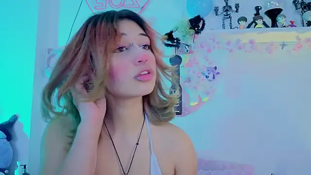 zoelight18 online show from 12-22-25, 07:36