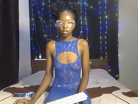Snapshot of wild_smile chatting on 10-01-25, 01:00 wild smile online show from 10-01-25, 01:00