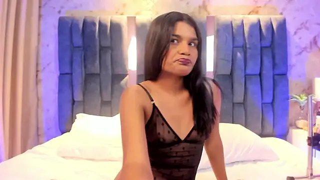 AlaiaMoretti online show from 10-30-25, 02:43