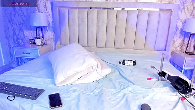 AlaiaMoretti online show from 10-25-25, 05:39