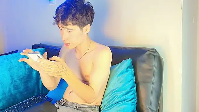  DantFox  online show from 11-18-25, 08:12