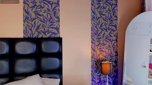  DantFox  online show from 10-10-25, 02:56