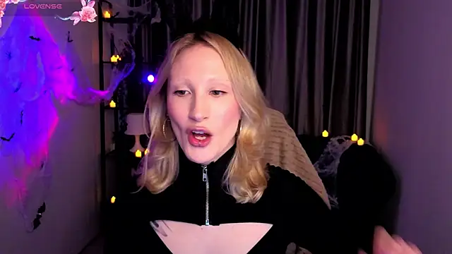 BiancaHelo online show from 10-26-25, 01:55