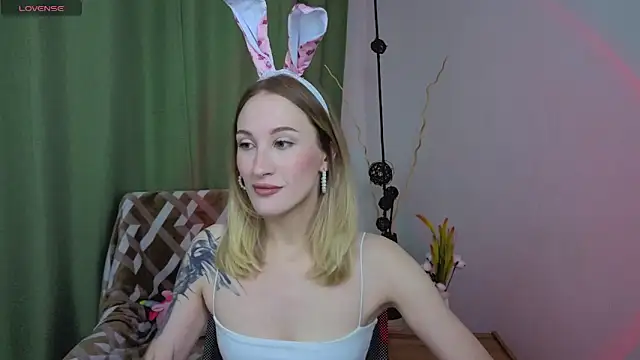 BiancaHelo online show from 09-28-25, 10:55