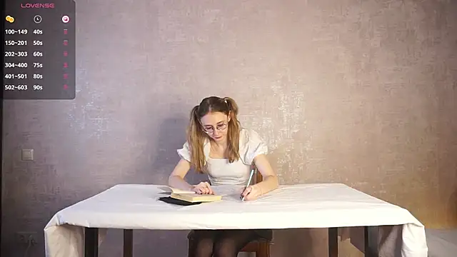 BeatrixHiett online show from 10-04-25, 03:52