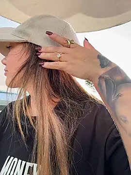 Ninabigtitied online show from 04-12-26, 12:41