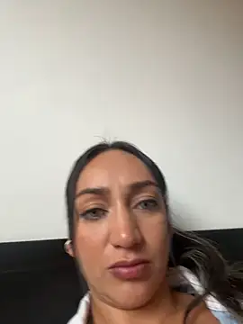 Ninabigtitied online show from 11-11-25, 10:54