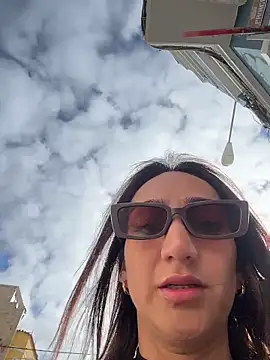 Ninabigtitied online show from 12-21-25, 02:19