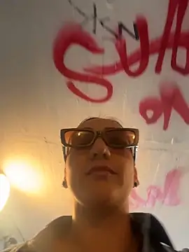 Ninabigtitied online show from 10-28-25, 11:42