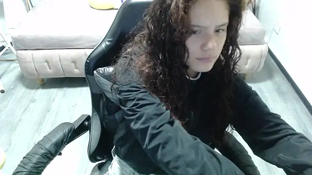 Velvet Moon V online show from 11-18-25, 01:03