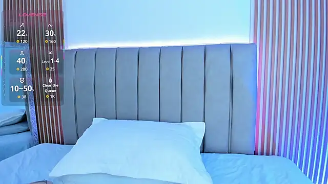 naishaa  online show from 10-28-25, 06:51