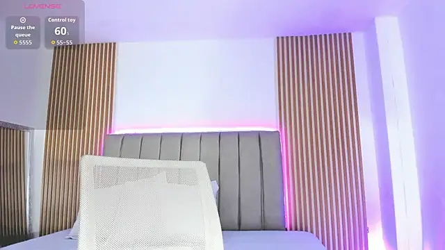 naishaa  online show from 09-13-25, 07:03