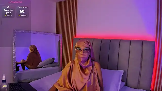 naishaa  online show from 09-24-25, 06:47