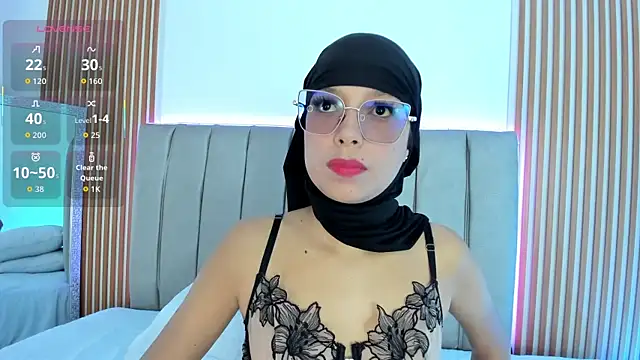 naishaa  online show from 10-13-25, 06:42