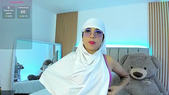 naishaa  online show from 09-26-25, 06:48