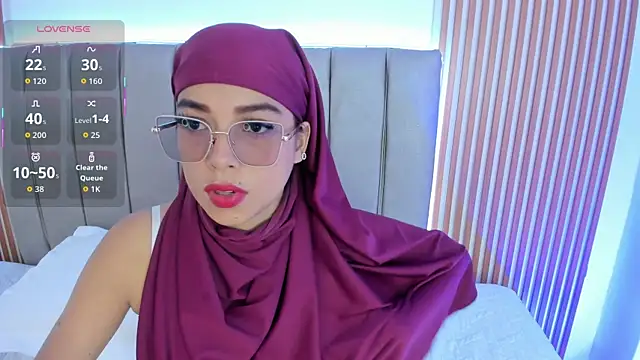 naishaa  online show from 10-24-25, 06:40