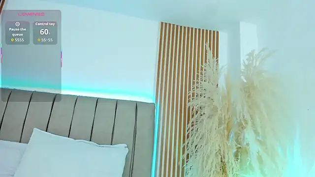 naishaa  online show from 11-15-25, 06:34