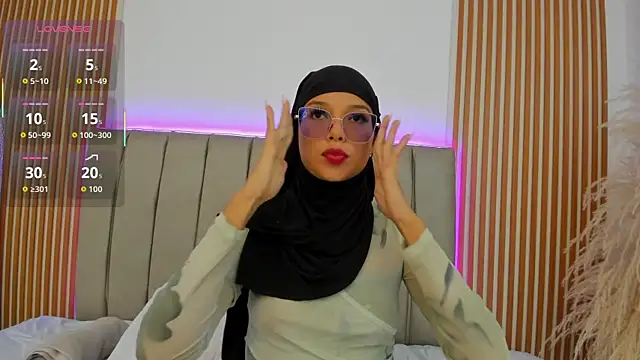 naishaa  online show from 11-17-25, 06:01