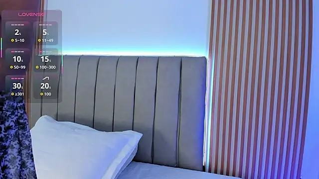 naishaa  online show from 10-23-25, 06:39