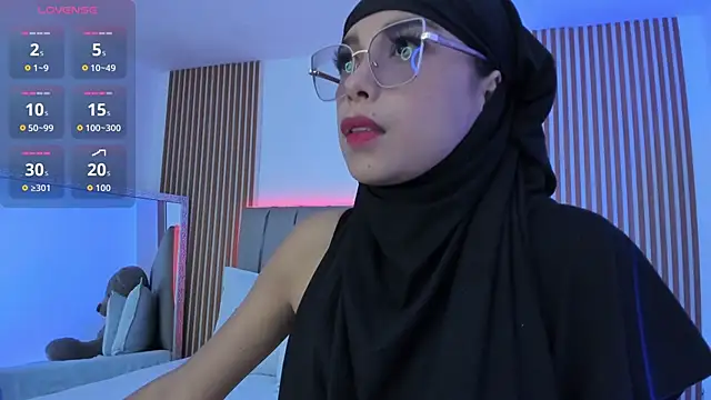 naishaa  online show from 09-27-25, 06:47