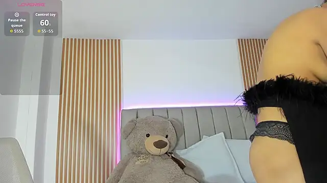 naishaa  online show from 09-09-25, 06:17