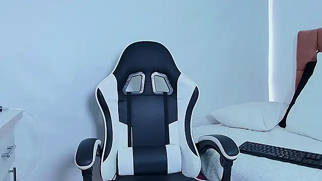 naomi diamond  online show from 04-01-26, 12:06