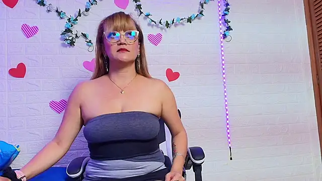 naomi diamond  online show from 10-10-25, 11:11