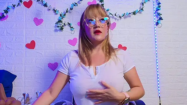 naomi diamond  online show from 09-18-25, 10:40