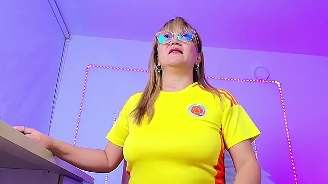naomi diamond  online show from 06-17-26, 10:14