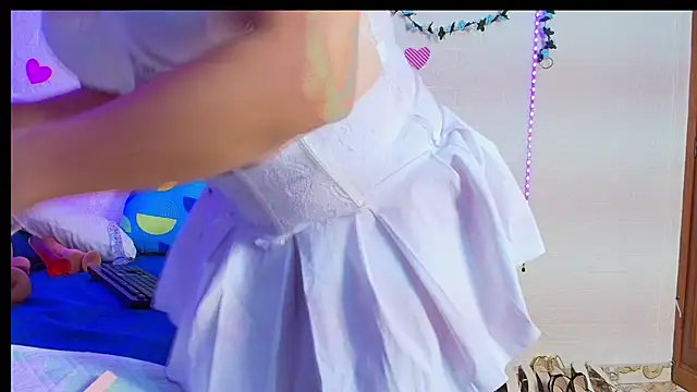 naomi diamond  online show from 10-28-25, 11:31