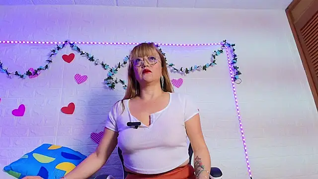 naomi diamond  online show from 10-23-25, 11:09