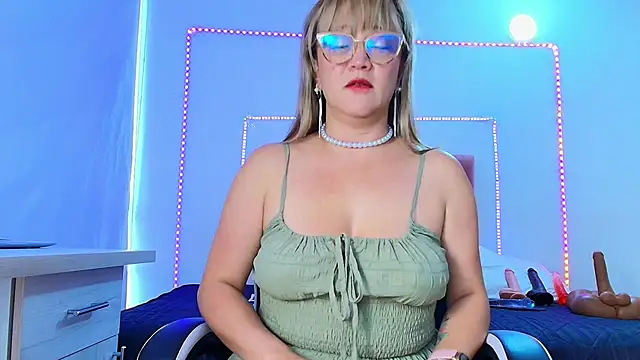 Snapshot of naomi_diamond_ chatting on 05-21-26, 11:29 naomi diamond online show from 05-21-26, 11:29
