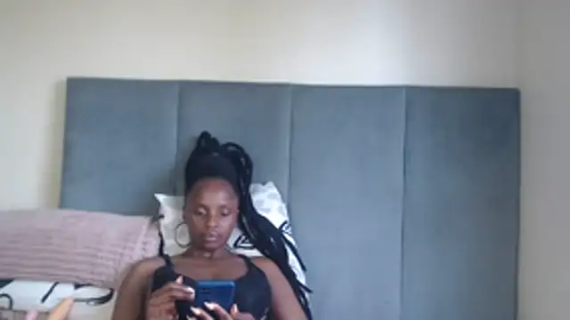 Snapshot of Jah-Queen chatting on 01-17-26, 02:42 Jah-Queen online show from 01-17-26, 02:42